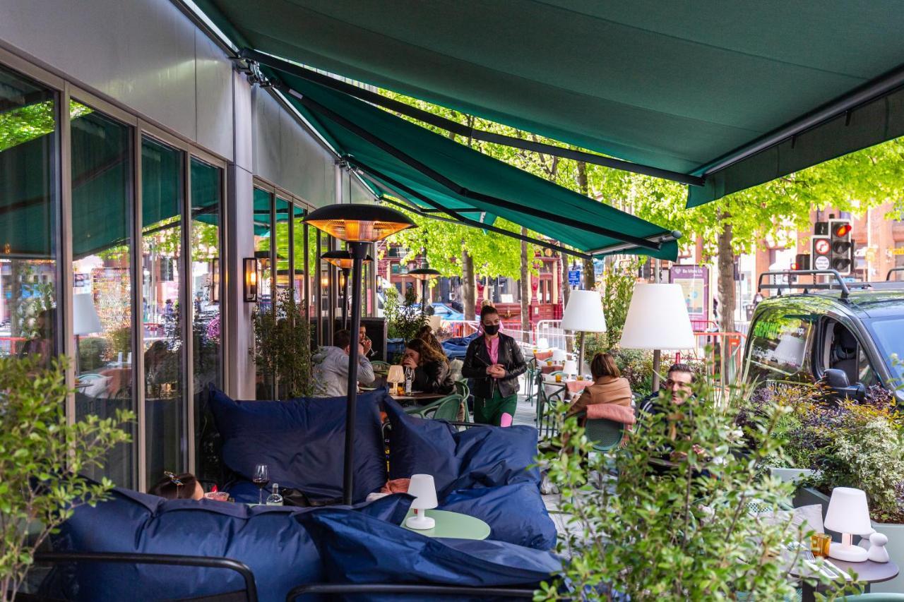 Yotel Manchester Deansgate Exterior foto Outdoor cafe in Paris