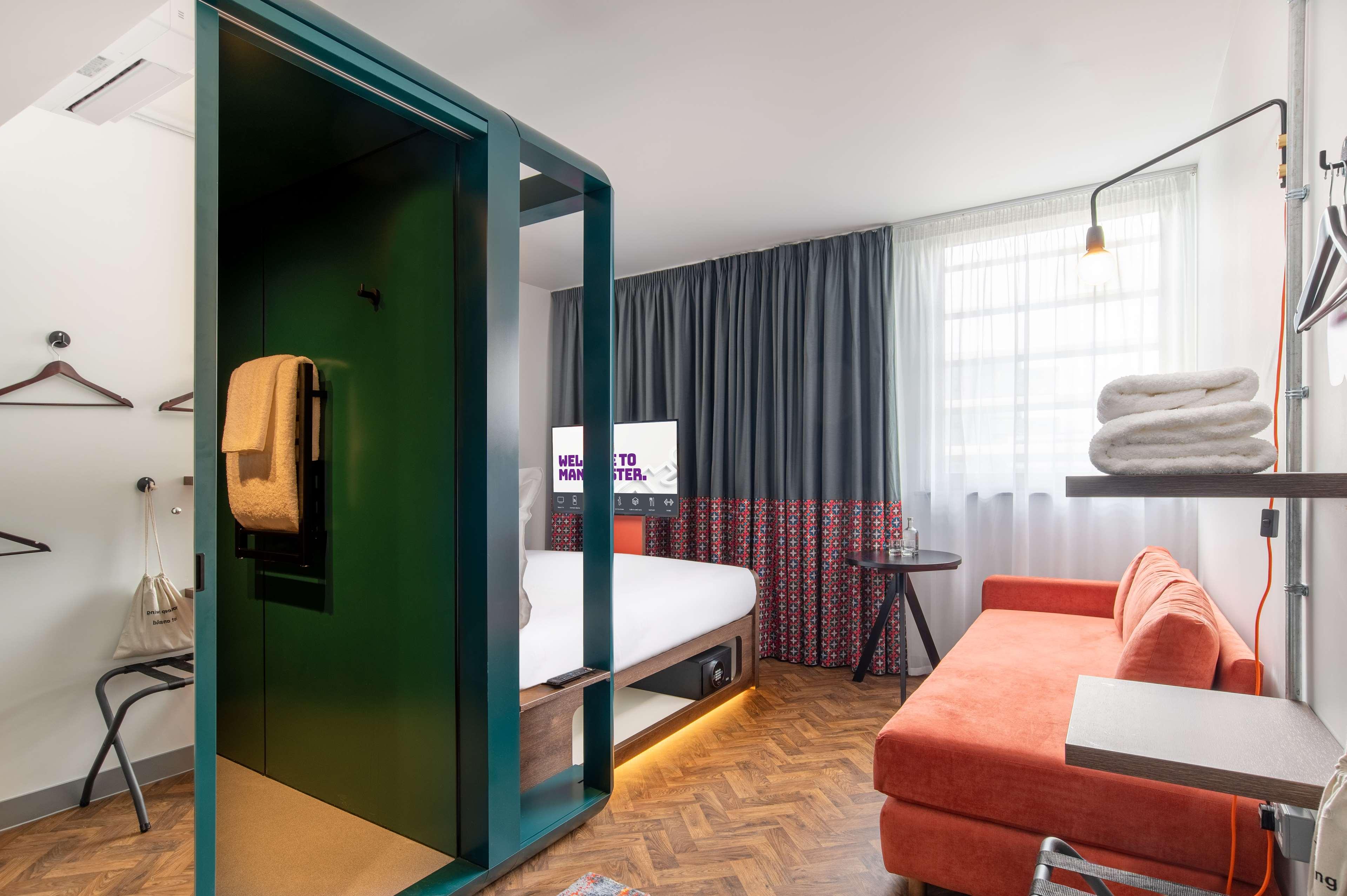 Yotel Manchester Deansgate Exterior foto Room interior