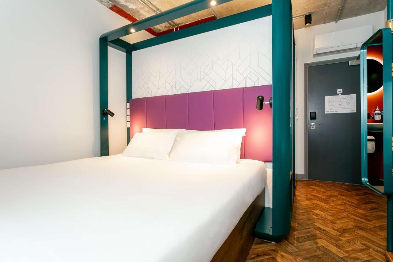 Yotel Manchester Deansgate Exterior foto Room interior