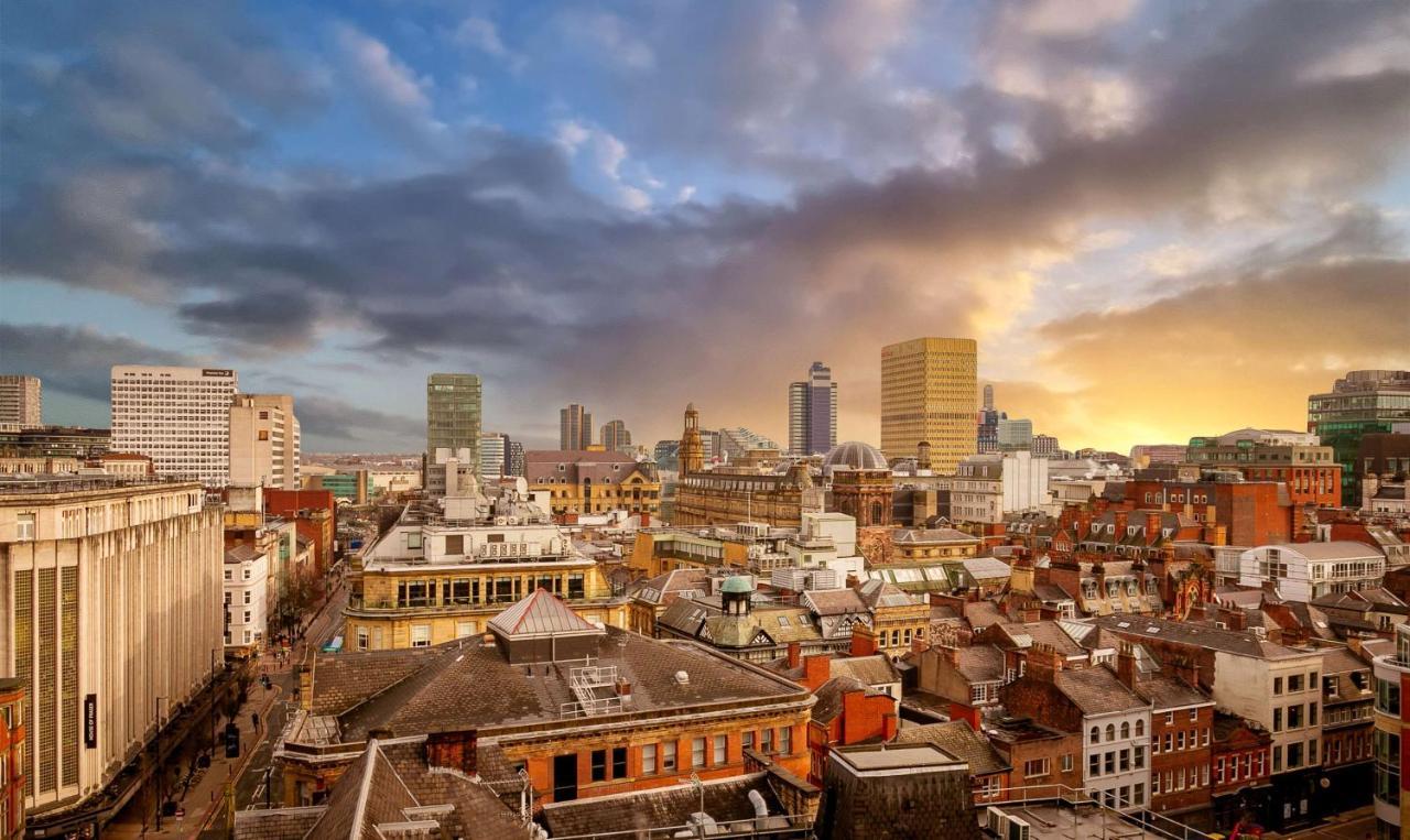 Yotel Manchester Deansgate Exterior foto Manchester skyline