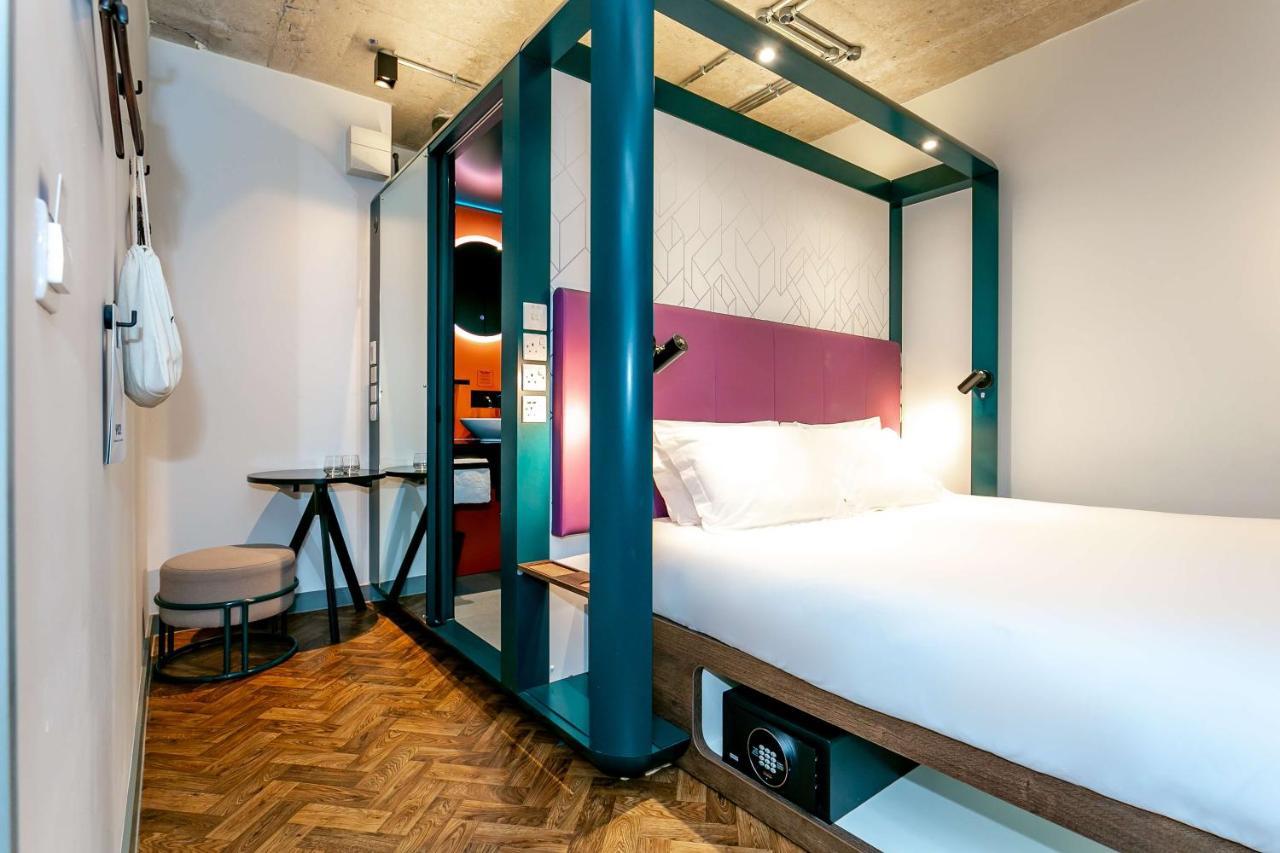 Yotel Manchester Deansgate Exterior foto Room interior